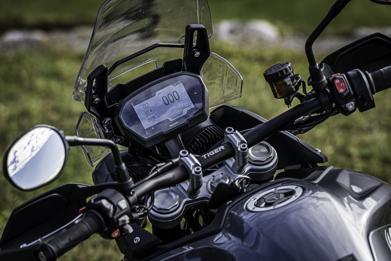 Moto Guzzi V85 TT VS Triumph Tiger 850 Sport: viaggia, guida, SOGNA